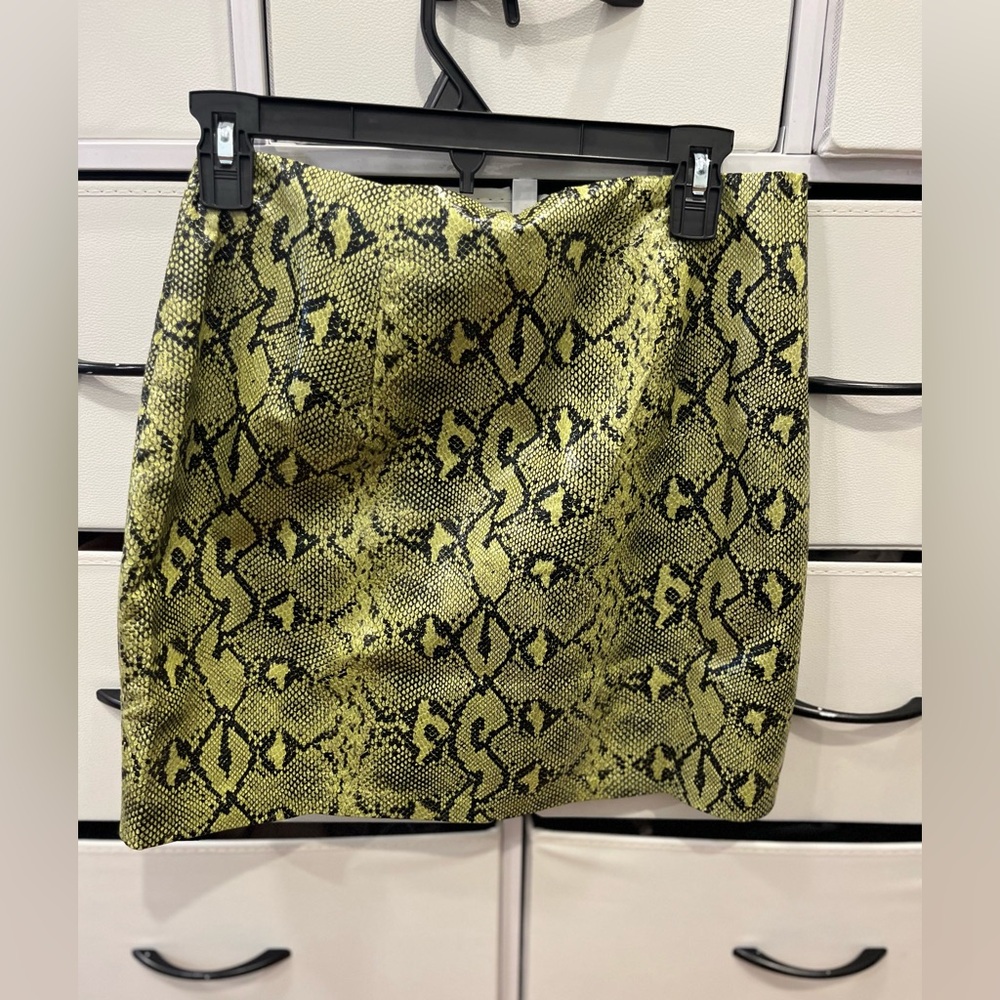 ENDLESS ROSE Green Snakeskin Zip Mini Skirt.